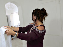 Anal, Sucer une bite, Brunette brune, Faciale, Seins naturels, Chatte, Adolescente, Nénés