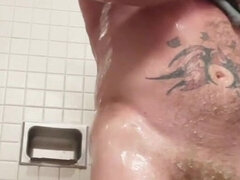 Banheiro, Masturbação, Solo chão, Tatuagem