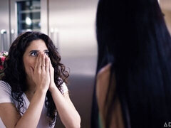 Vingeren, Zoenen, Lesbisch, Ondergoed, Masturbatie, Natuurlijke tieten, Strippen, Tiener