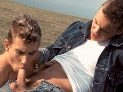 Veľké péro, Gay, Vonku, Na verejnosti