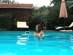 Brunette, Barmfager, Søt, Hunn, Fitte, Alene, Tenåring, Pupper