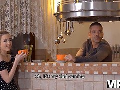 Blondynka, Obciąganie, Tatuś, Hd, Lizanie, Ogolona, Chudy, Tatuaż