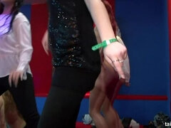 茶髪の, クラブ, イく瞬間, グループ, キス, レザー, フェラする, 三人