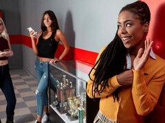 Μαύρος, Πίπα, Σε στάση σκύλου στα τέσσερα, Μαλακία, Διαφυλετικό, Μαθήτρια, Έφηβος, Βυζιά