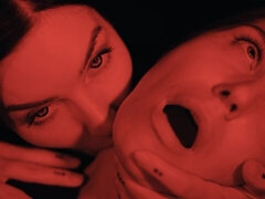 Brunette, Dominerende kvinne, Lesbisk, Fitte, Rødtopp, Røff, Slave, Tattovering