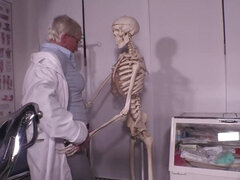 Любители, Блондинки, Доктор, Мастурбация, Мамочка, В офисе, Киски, Обвисшие сиськи