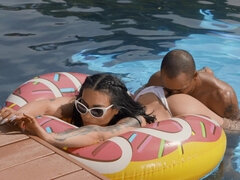 Tekintélyes didik, Csalás, Arcra élvezés, Kőkemény, Fajok közötti, Latin lány, Nőférfi, Tetkó