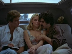 18, Ameriški, Blondinka, Umazano govorjenje, Razkazovanje jošk v javnosti, Flexible, Smešno, Joške