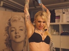 Anal, Sadomasoquismo, Médico, Dominacion femenina, Penetracion con puños, Tatuaje