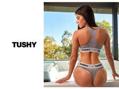 Amateur, Chambre à dormir, Gros cul, Grosse bite, En levrette, Souple, Talons, Nénés