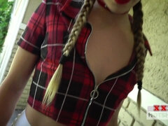 18, Blondi, Syväkurkku, Alistaminen, Korkokengät, Squirting, Teini, Tissit