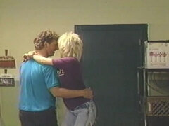 Anális szex, Tekintélyes didik, Szőke, Cumizás, Szájba élvezés, Nuni, Hármas, Régebbi évjáratú pornó