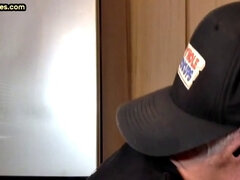 Leie, Blasen, Kehlenfick, Schwul, Brille, Handjob, Reif, Pov