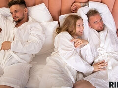 18 jahre, Arsch, Grosser schwanz, Blasen, Hundestellung, Natürlichen titten, Dürr, Jungendliche (18+)