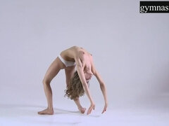 FlexyTeens gymnast Berta