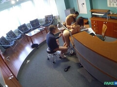 Fafanje, Doktor, Doggystyle, Moški z dvema ženskama, Dekle drka tiča, Lizanje, Pisarna, Prvoosebno snemanje seksa