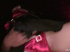 Ασιάτης, Μελαχροινή, Δαντέλα, Παιχνίδια