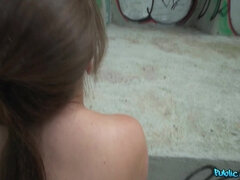 Kisbaba, Hatalmas hátsó, Tekintélyes didik, Pénisz, Felpeckelve, Szabadban, Nézőpont, Nyilvános