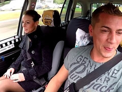 Røv, Brunette, Bil, Hundestilling, Give finger, Håndjob, Mor jeg gerne vil kneppe, Udendørs