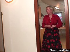 Stor kuk, Stora tuttar, Avsugning, Granny, Mogen, Skriker, Trekant