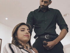 Gros seins, Sucer une bite, Rondelette, Gorge profonde, Fétiche, Branlette thaïlandaise, Fille latino, Nue  à poil