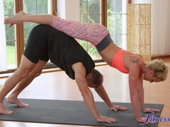 Rumpa, Röv slick, Tjeckisk, Gym, Slick, Naturliga tuttar, Piercing, Fitta