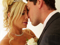 Velké kozy, Blondýna, Péro, Nohy, Spodní prádlo, Vyholené, Kozičky, Svatba