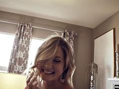 Velike joške, Blondinka, Fafanje, Notranji izliv, Dekle drka tiča, Hardcore, Lizanje, Joške