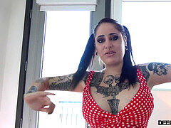 giant tit tattooed stunner Ophelia Rain suck blowjob
