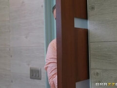 Culo grosso, Tette grandi, Bionda, Pisello, Europea, Piedi, Piercing, Capelli corti