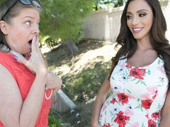 Veľký zadok, Veľké kozy, Brunetka, Na psíka, Prstovanie, Hardcore, Masáž, Masturbácia