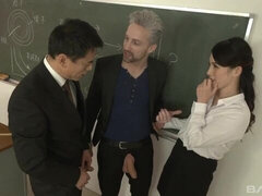 18 χρονον, Πίπα, Μελαχροινή, Σε στάση σκύλου στα τέσσερα, Ιάπωνας, Κοκκαλιάρης, Έφηβος, Βυζιά