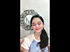 Enthousiasteling, Aziatisch, Indonesisch, Openbaar, Shemale, Alleen, Tieten likken