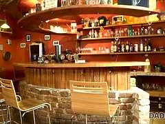 Ruskeahiuksinen, Isä, Mummo, Hd, Selkäsauna, Luonnolliset tissit, Pillu, Teini