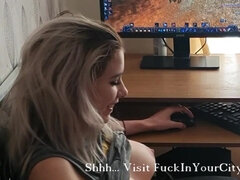 Samantha Flair Playing WoW And Getting Her Snatch Licked