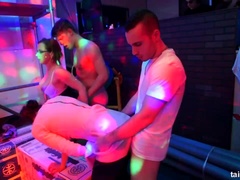 Sucer une bite, Groupe, Hard, Lesbienne, Douche, Solo, Plan cul à trois, Mouillée