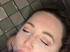 Enthousiasteling, Mooie dikke vrouwen, Grote lul, Stel, Schattig, Natuurlijke tieten, Pissen, Douche
