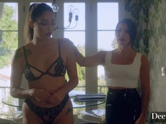 Komme på ansigtet, Lingerie, Lille kvinde, Røv slikning, Trekant