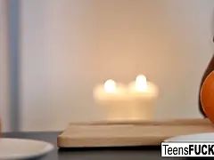 Anális szex, Cumizás, Ondó fröcskölés, Hd, Csupasz, Visítozás, Tini