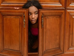 Musta, Karvainen, Sekarotuinen, Suudella, Lesbo, Selkäsauna, Pillu, Strippaus