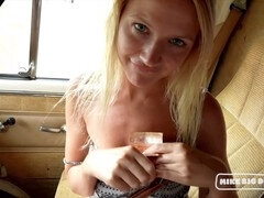 Stor pik, Pik sutte, Bil, Lille kvinde, Fisse, Strømper