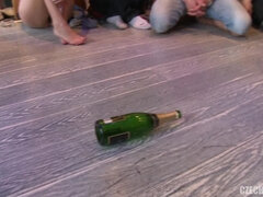 Lepotice, Blondinka, Rjavolaska, Češka, Lizanje, Rdečelaska, Kratki lasje, Svingerji