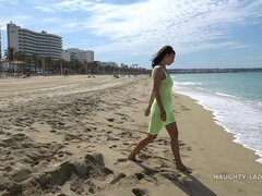 Эксгибиционист, Милф, Мамочка, Натуральные сиськи, На публике, Киски, Бритые, Сиськи