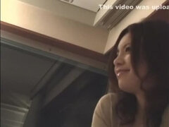 デカパイ, フェラチオ, 指いじり, 手コキする, 日本人, おもらし