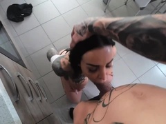 Duży tyłek, Czarny, Obciąganie, Brunetka, Para, Spanking, Tatuaż, Żona