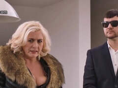 Gros seins, Sucer une bite, Éjaculation interne, Cocu, Seins naturels, Pov, Rasée, Vierge