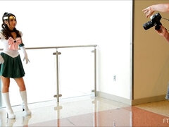 Anaal, Dansen, Masturbatie, Orgasme, Openbaar, Alleen, Spuiten, Onder de rok