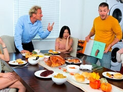 Velik kurac, Fafanje, Doggystyle, Moški z dvema ženskama, Naravne joške, Prvoosebno snemanje seksa, Najstnice, Joške