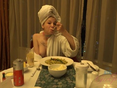 Blasen, Besamung, Fussjob, Öl, Pov, Dürr, Entkleiden, Titten