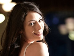 Brunette brune, Doigter, Béant, Masturbation, Rasée, Solo, Dénudage, Nénés
